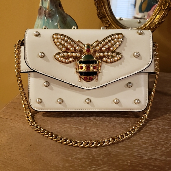 Golden Bee Rhinestone & Faux Pearl Embellished White Shoulder Bag w/ Gold Chain - Picture 11 of 11